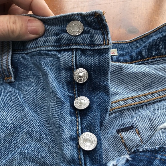 Levi's Blue Jean wedge Shorts Distressed Cut-Off Style size 26- hard to find - Picture 9 of 12